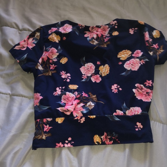 Crop top - Picture 2 of 2